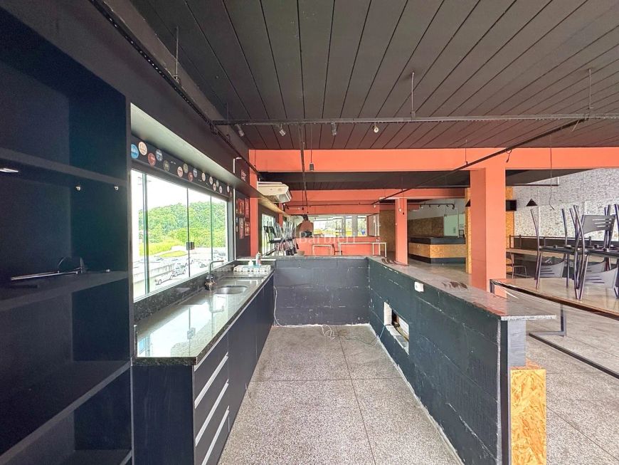 Ampla sala comercial para locação na Itoupava Central em Blumenau