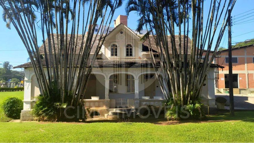 Oportunidade Única! Terreno com Galpão e Casa Típica Enxaimel