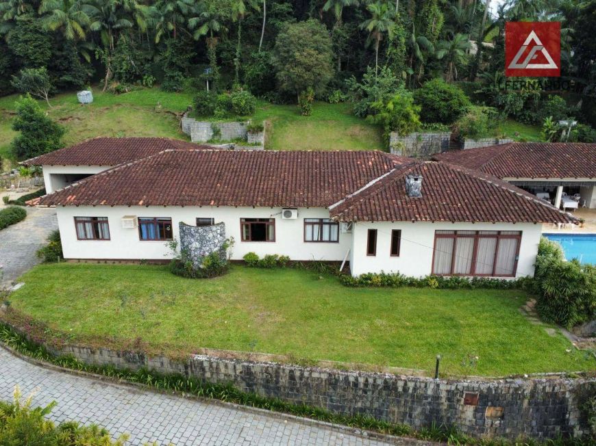 Casa com 3 dormitórios, sendo 1 suíte à venda, 500 m² por R$ 3.900.000 - Escola Agrícola - Blumenau/