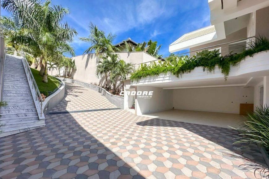 Casa De Alto Padrão com 3 Dormitórios Sendo 3 Suítes e Um Amplo Espaço de Área Externa Com Campo De