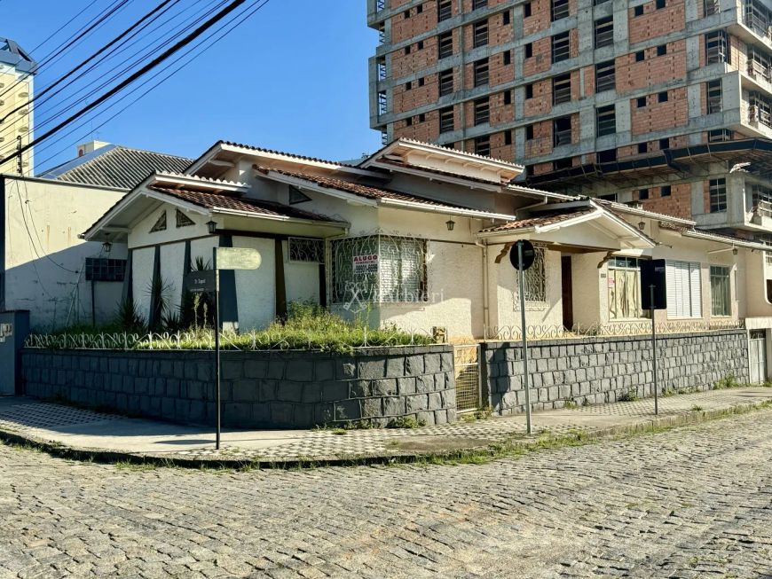 Casa Comercial para Locação - 01 salas , 5 quartos e 01 vaga de garagem - Victor Konder, Blumenau -