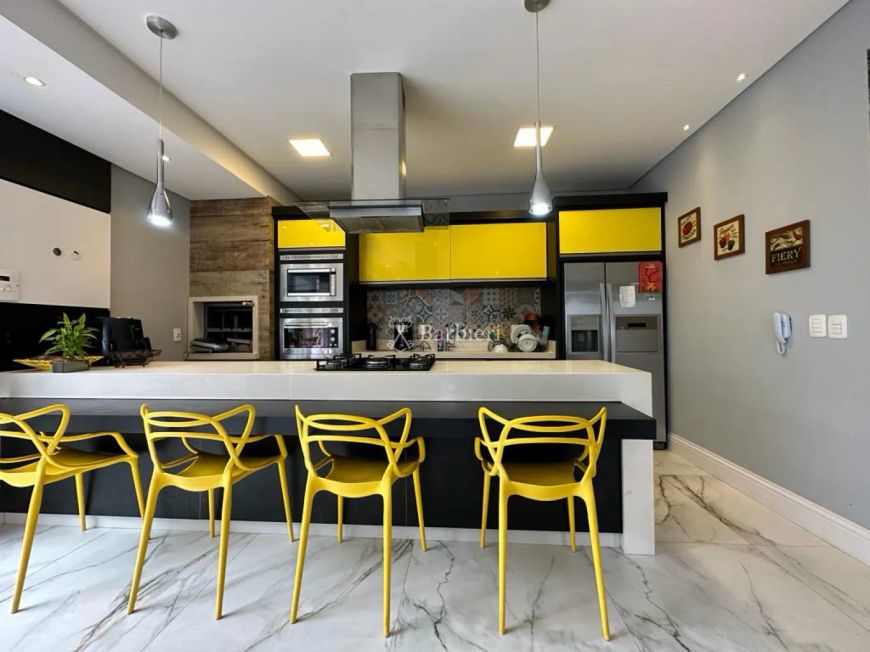 Casa com 03 quartos, sendo 01 suíte e 400,00m², à venda por R$ 2.490.000,00 no bairro Salto do Norte