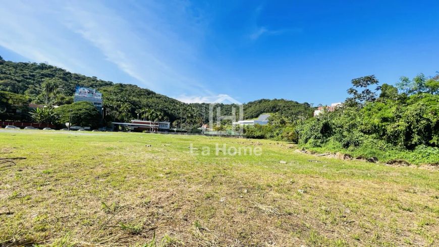 Vende-se ou aluga-se terreno no Centro de Blumenau - Venda: R$16.000.000,00 - Locação: R$100.000,00