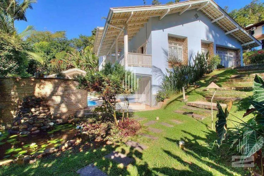 Casa à Venda com 3 Dormitórios e Ampla Piscina no bairro Itoupava Seca em Blumenau