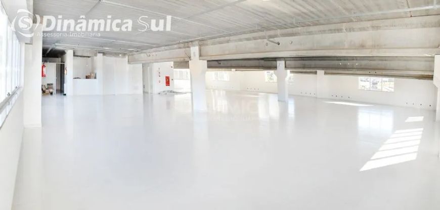 Excelente Sala Comercial próximo ao Shopping Park Europeu