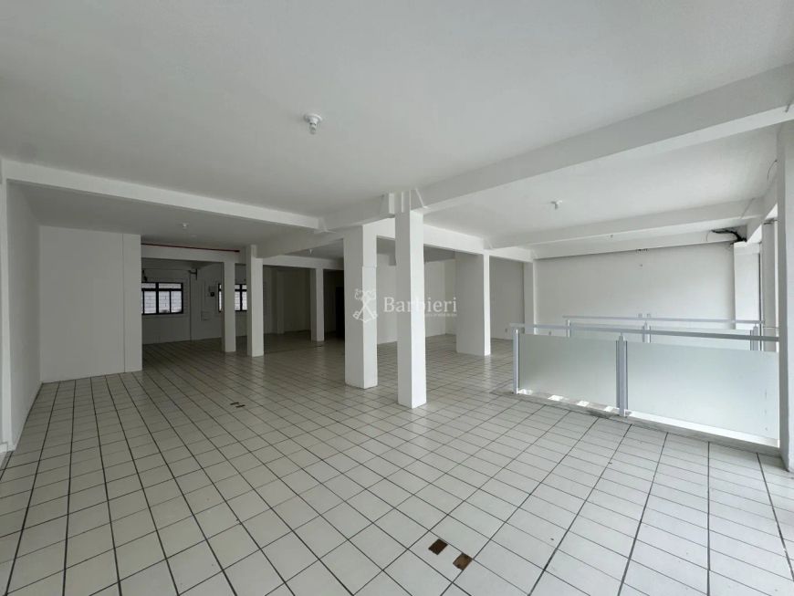 Loja comercial com vitrine e 400,00 m², no bairro Victor Konder em Blumenau/SC