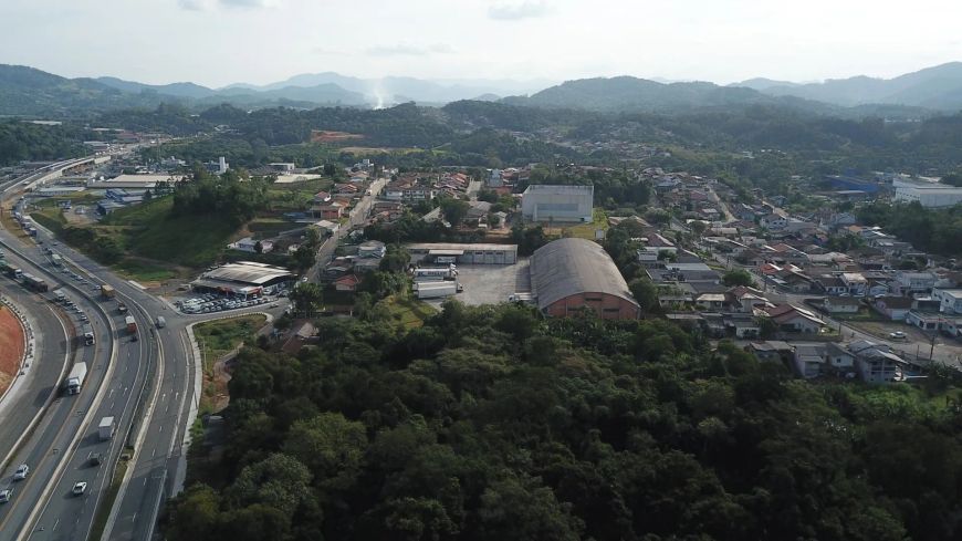 Terreno de aproximadamente 43.575 m2 frente BR 470 em Blumenau-SC