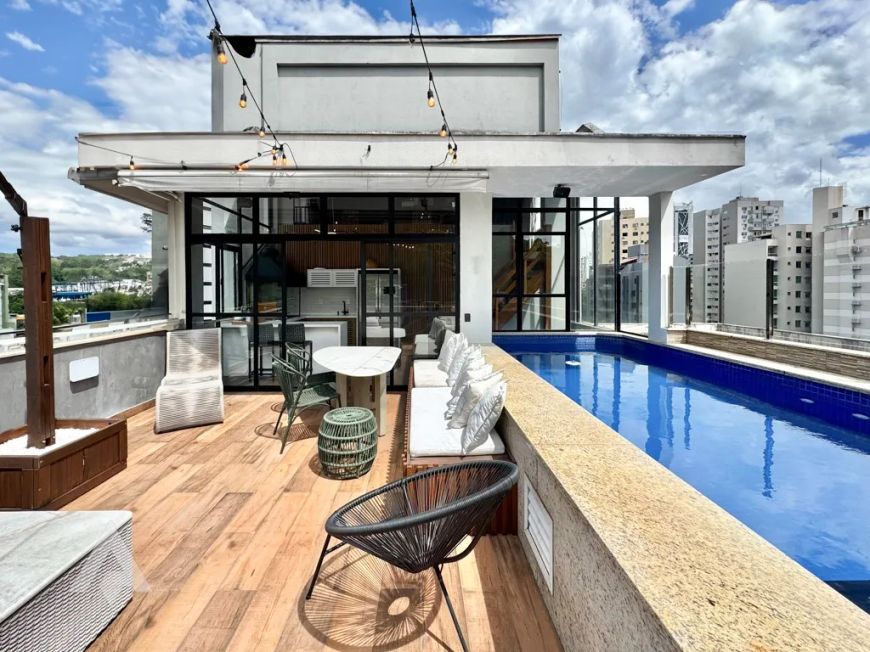 Cobertura Triplex Mobiliada com Piscina Privativa no bairro Ponta Aguda!