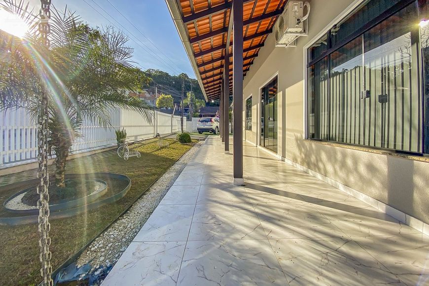 Belíssima casa à venda na Itoupava Central