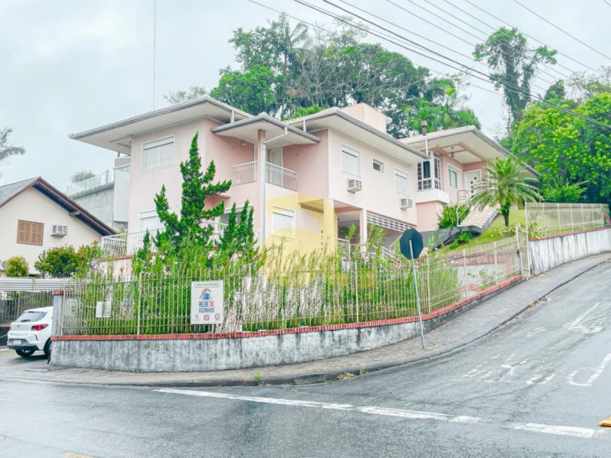 CASA COM 4 QUARTOS NO BAIRRO SALTO, BLUMENAU
