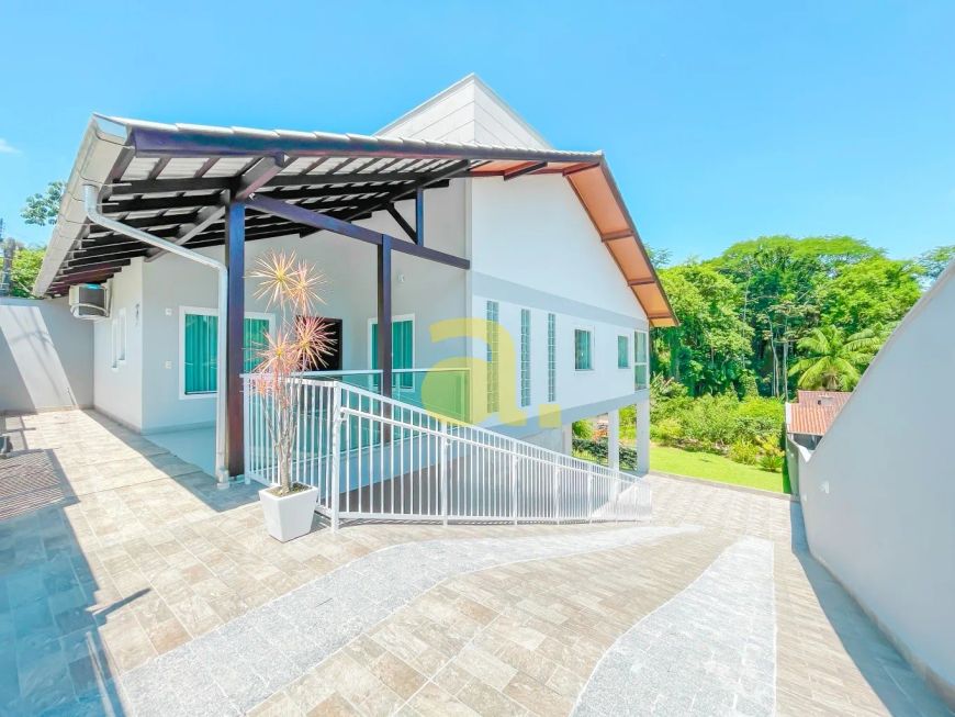 CASA EXCLUSIVA A VENDA BAIRRO ÁGUA VERDE - BLUMENAU