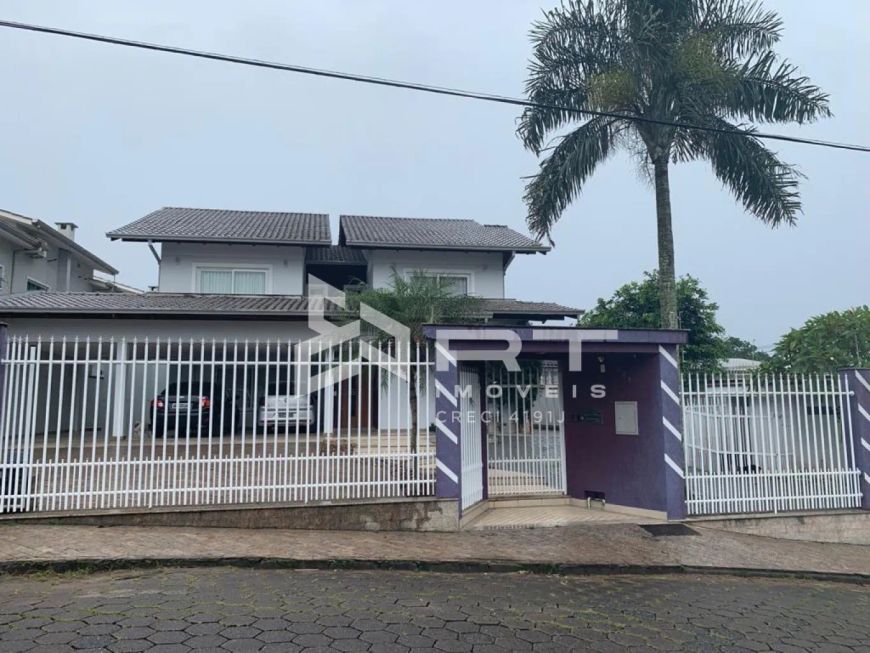 Linda casa à venda no bairro Fortaleza!