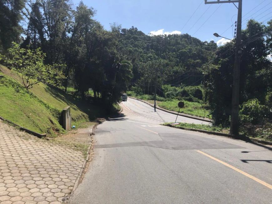 Ótimo terreno no Bairro Badenfurt, com 560,27m2, próximo a via expressa de acesso ao trevo de Pomero
