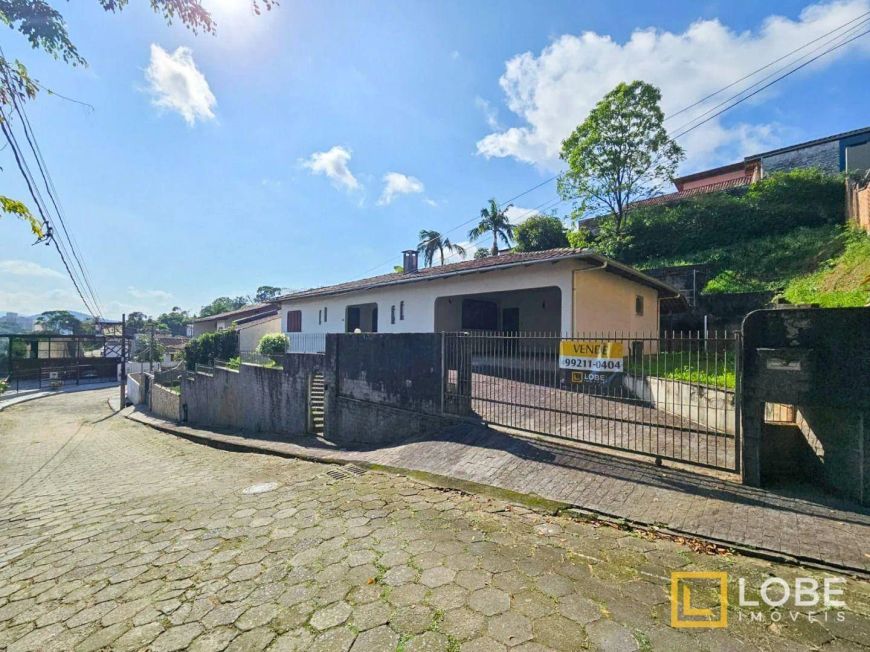Excelente casa plana em loteamento residencial e vista panorâmica permanente, próxima à Vila Germâni
