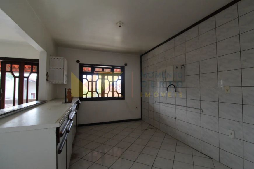 Grande Oportunidade para investimento em rua super tranquila no bairro Água Verde
