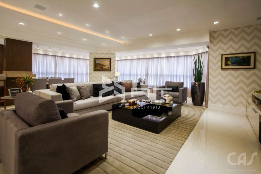 Apartamento SEMI MOBILIADO à venda na região central de Blumenau.