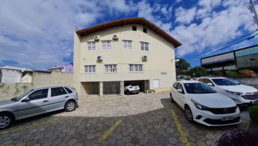 Prédio comercial em corredor de serviço com 433m².