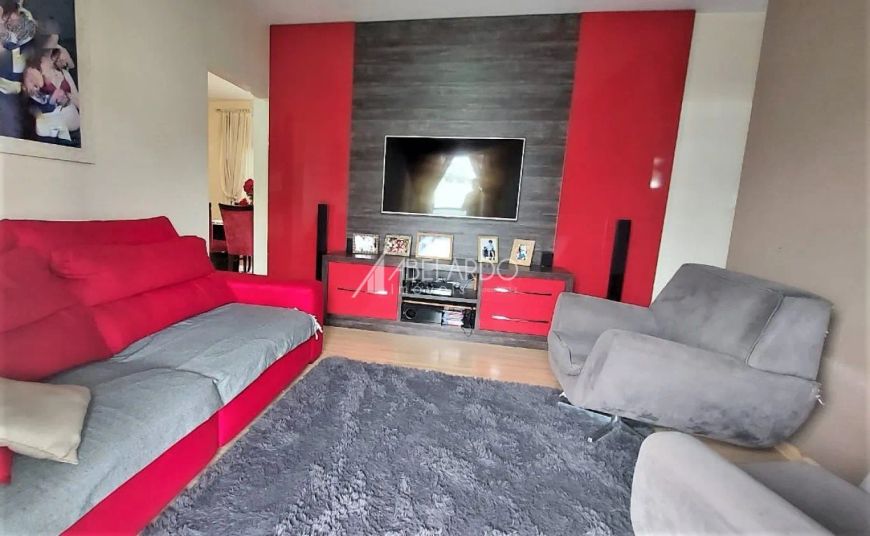 Excelente casa no bairro Salto do Norte ideal para duas famílias, com uma localização privilegiada.