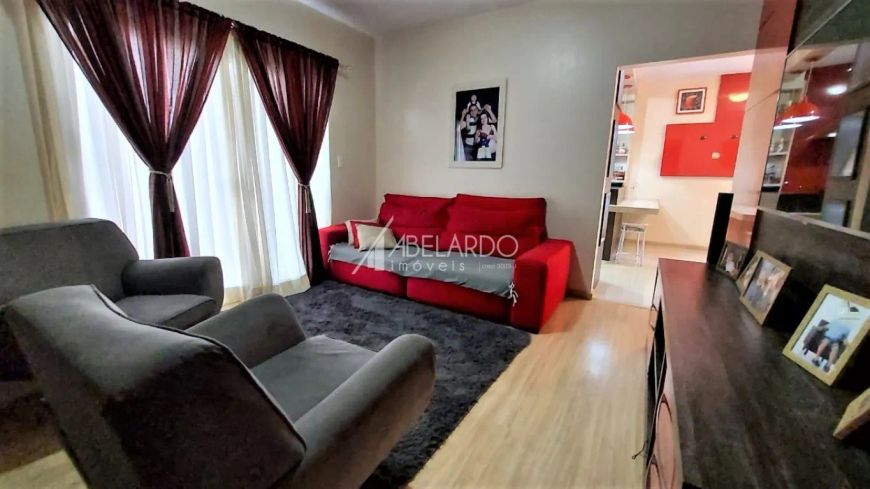 Excelente casa no bairro Salto do Norte ideal para duas famílias, com uma localização privilegiada.