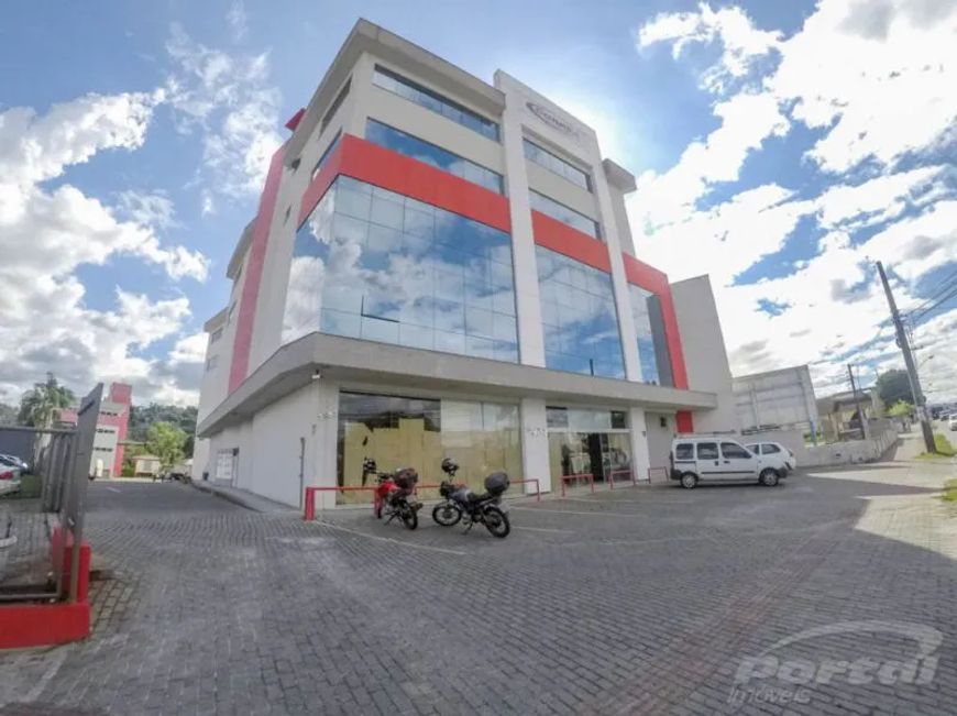 Excelente sala comercial com aproximadamente 446m² localizada no bairro Itoupava Norte.