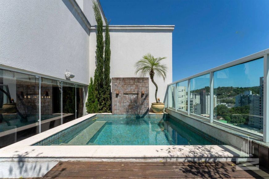 Excelente Cobertura à Venda com 3 Suítes e Piscina no bairro Victor Konder em Blumenau