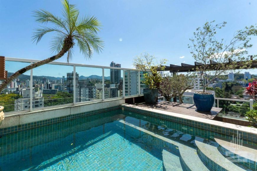 Excelente Cobertura à Venda com 3 Suítes e Piscina no bairro Victor Konder em Blumenau