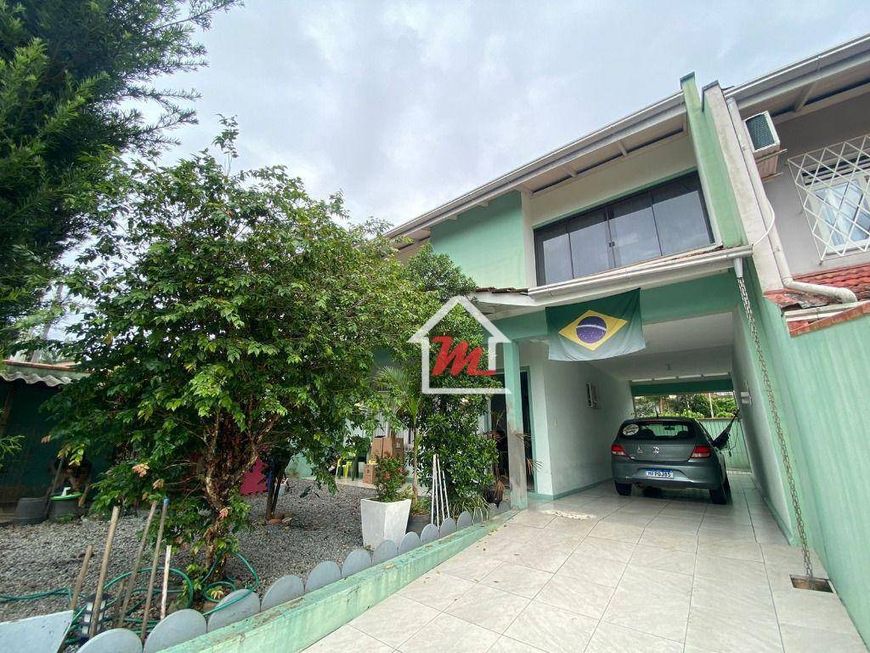 Sobrado a venda no bairro Velha Central