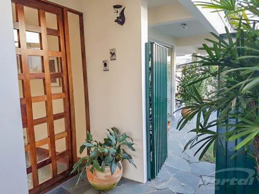 Casa no bairro Vorstadt.O imóvel possuí 372,50m² distribuídos em 3 suítes com sacada, sendo uma suít