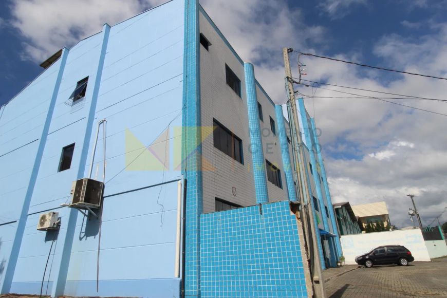 Excelente oportunidade comercial e residencial ! Galpão com 1,375 m² + 4 apartamentos a venda na rua