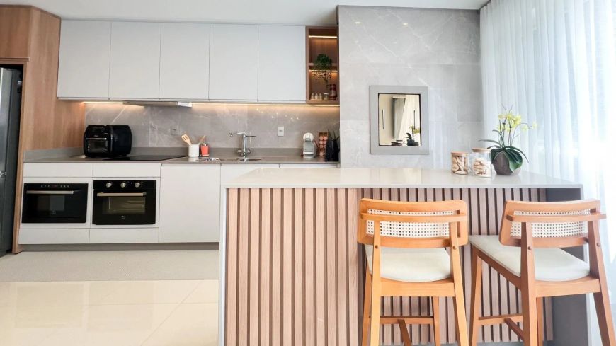 APARTAMENTO COMPLETAMENTE MOBILIADO COM ÓTIMA LOCALIZAÇÃO