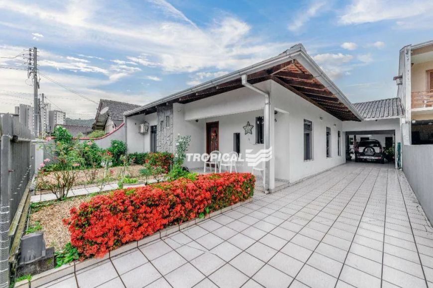 Casa com 4 dormitórios à venda, 114 m² por R$ 1.100.000,00 - Escola Agrícola - Blumenau/SC