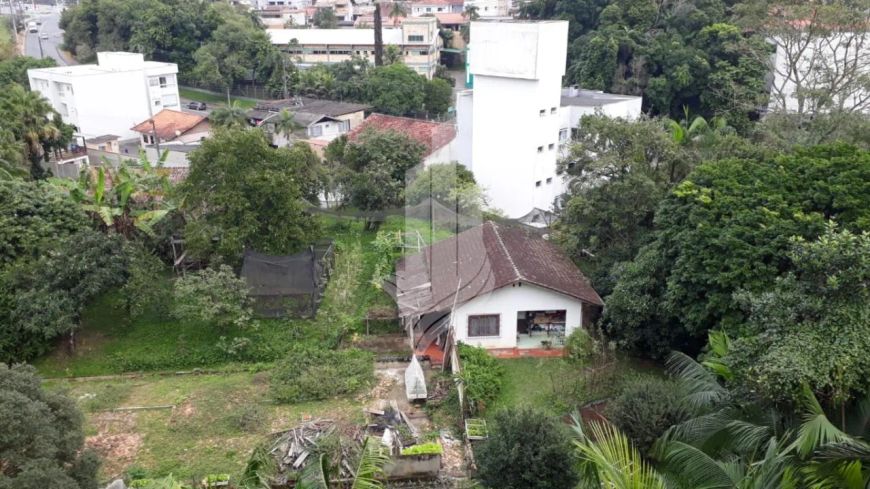 Terreno excepcional na Água Verde, próximo ao Terminal