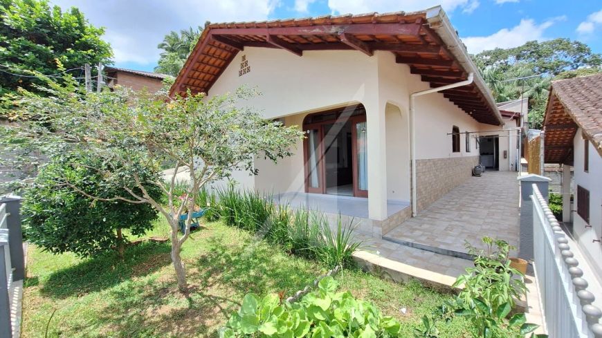 Aconchegante residência plana e semimobiliada de 3 dormitórios!!!