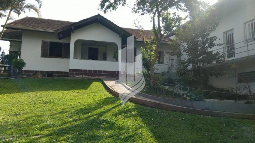Casa ampla bairro Salto, ótima para empresa, escritórios, sobrados, com amplo terreno área 1.221,40m