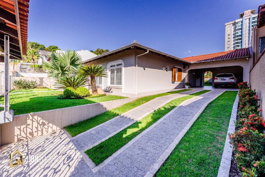 Casa a venda semimobiliada no bairro Itoupava Norte, Blumenau - SC
