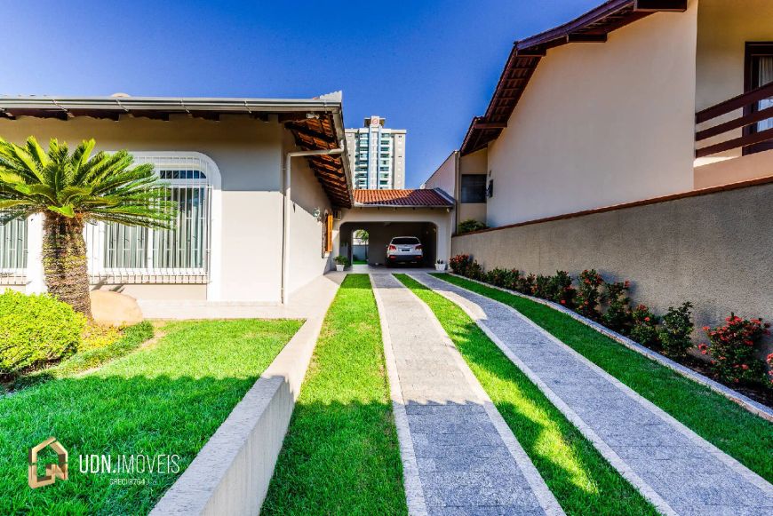 Casa a venda semimobiliada no bairro Itoupava Norte, Blumenau - SC