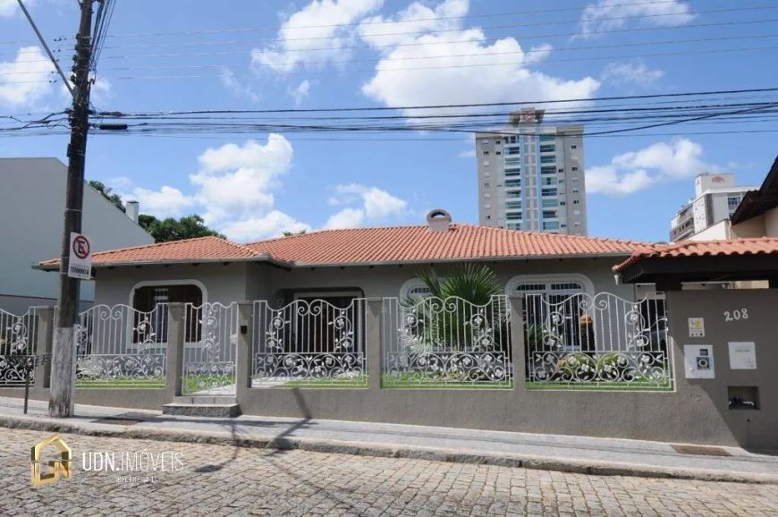 Casa a venda semimobiliada no bairro Itoupava Norte, Blumenau - SC