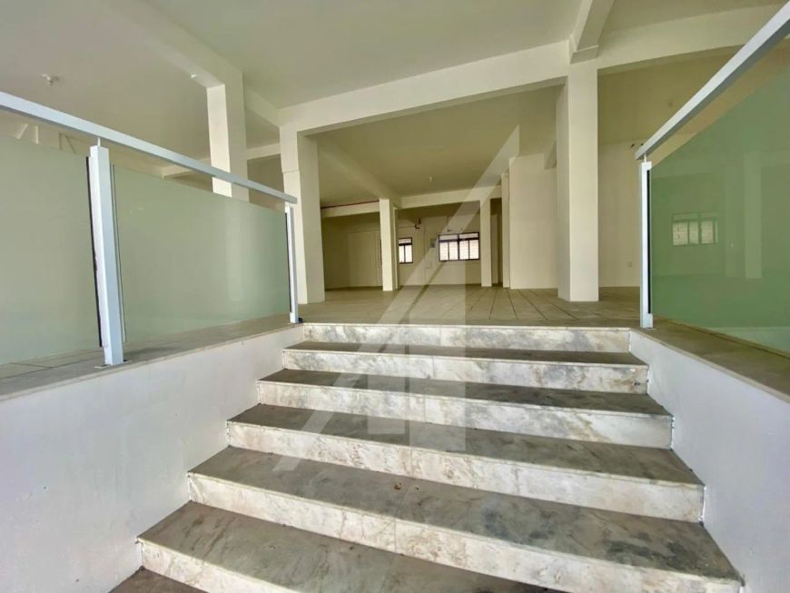 Ótima loja térrea com localização estratégica no bairro Victor Konder, com área de aproximadamente 4