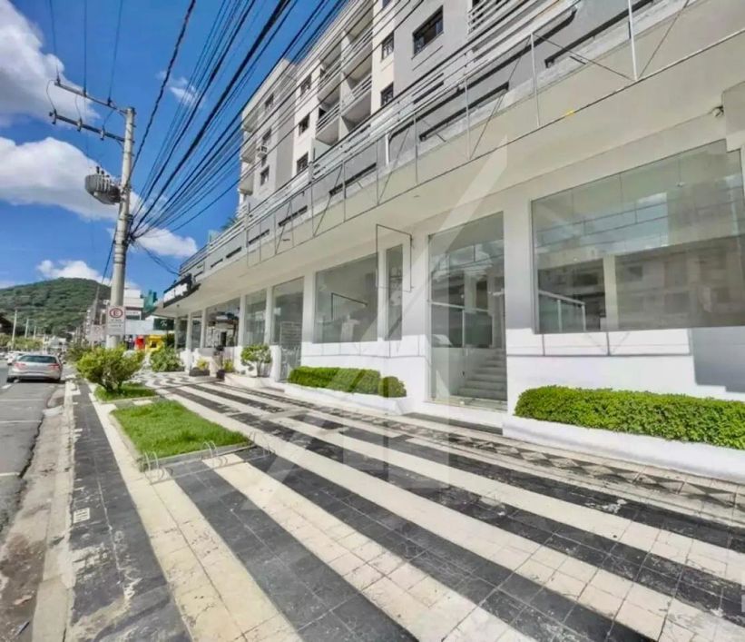 Ótima loja térrea com localização estratégica no bairro Victor Konder, com área de aproximadamente 4