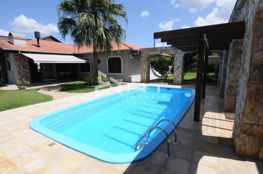 Casa de alto padrão no bairro Itoupava Norte!