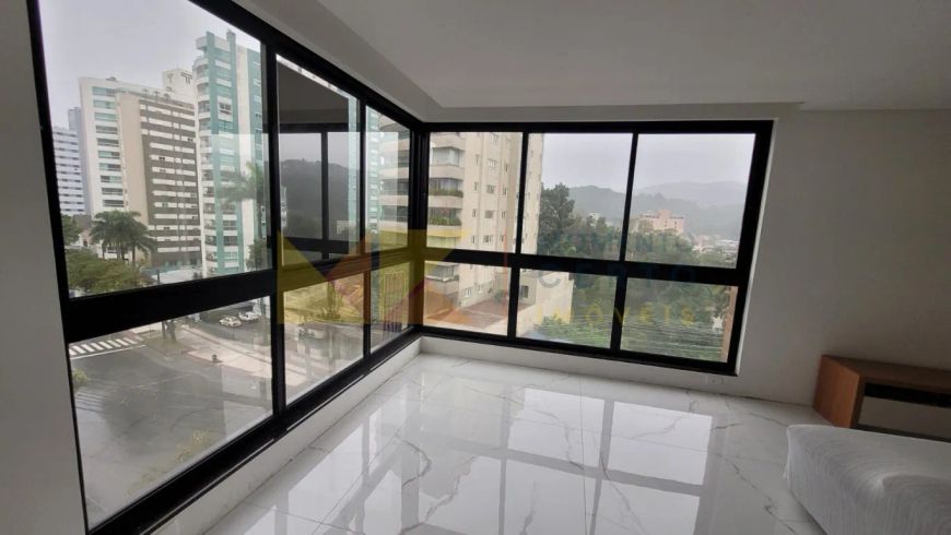 Apartamento alto padrão, funcional, com 3 dormitórios sendo uma suíte e duas Demi-suítes, vista espe