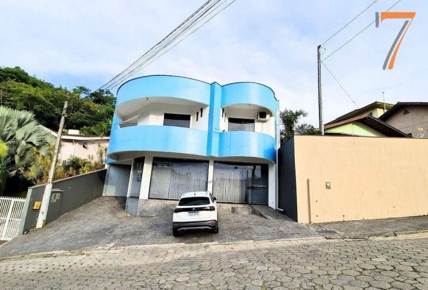 Casa com 3 dormitórios à venda, 430 m² por R$ 900.000,00 - Badenfurt - Blumenau/SC