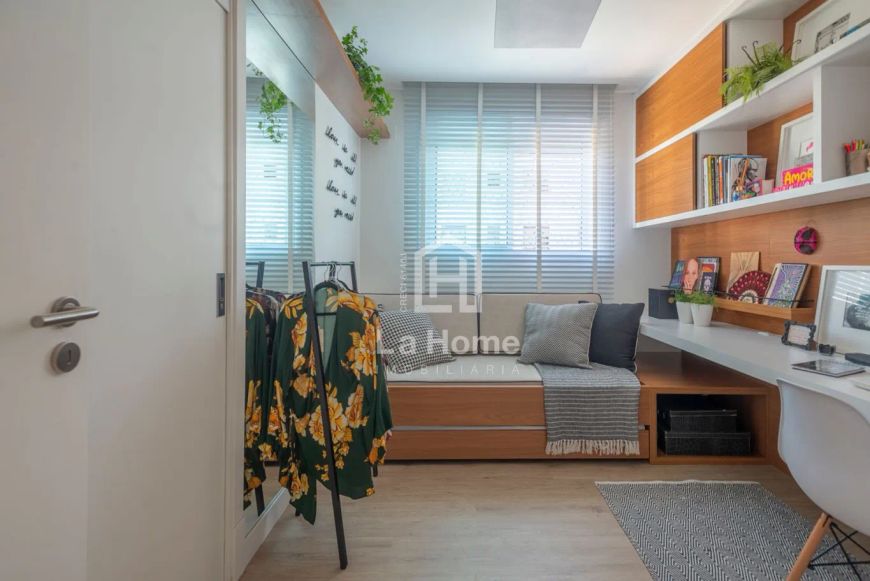 Apartamento finamente mobiliado, disponível para venda no momento esta alugado.