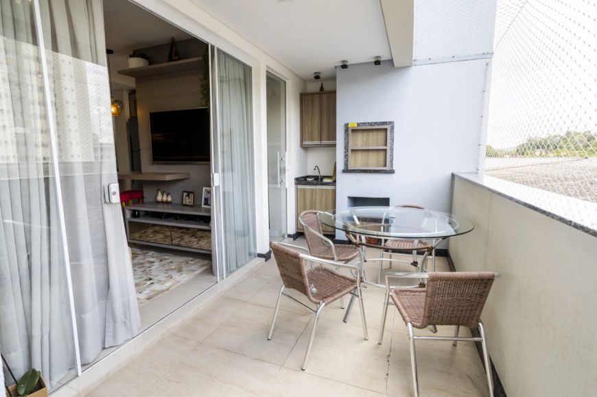 Excelente apartamento semimobiliado no Bairro Velha