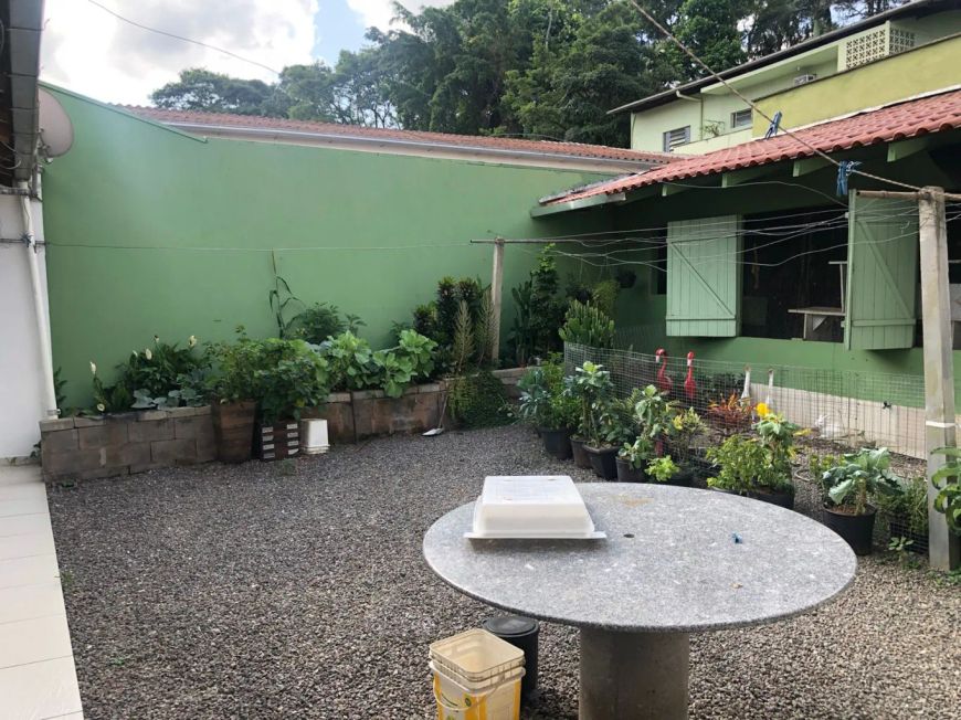 Casa Comercial e Residencial à venda contendo 210 m² de área privativa de frente para corredor de se
