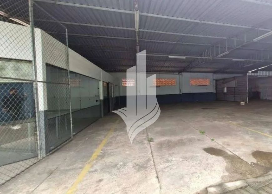 2 Galpões + apartamento no bairro da Velha