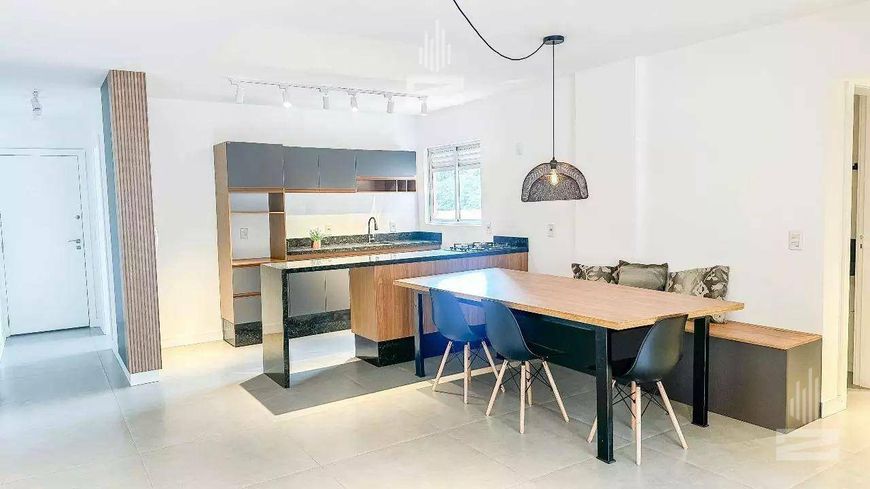 Excelente Apartamento à Venda com 3 Suítes e Semimobiliado em Boa Localização no bairro Água Verde e