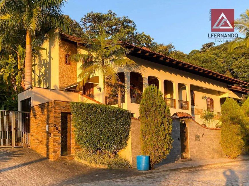 Casa com 3 dormitórios, sendo 1 suíte à venda, 576 m² por R$ 2.990.000 - Velha - Blumenau/SC