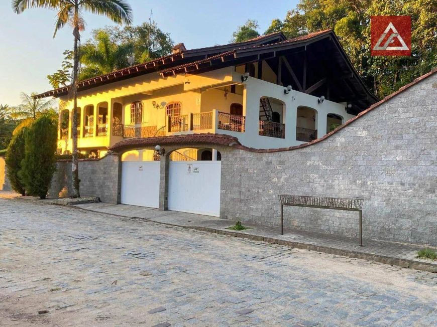 Casa com 3 dormitórios, sendo 1 suíte à venda, 576 m² por R$ 2.990.000 - Velha - Blumenau/SC