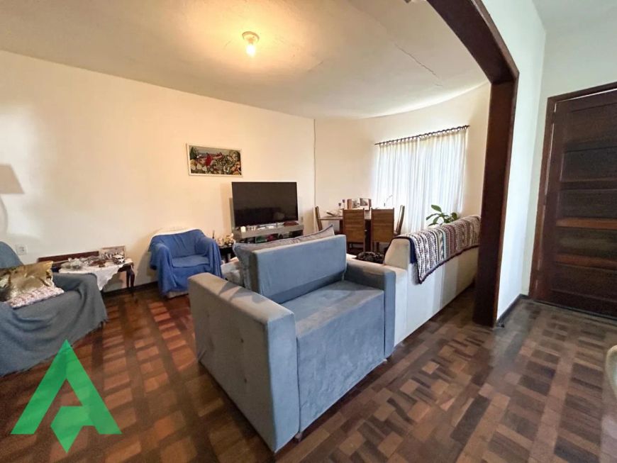 Ótima Casa com 4 dormitórios à venda, no Bairro Salto em Blumenau!